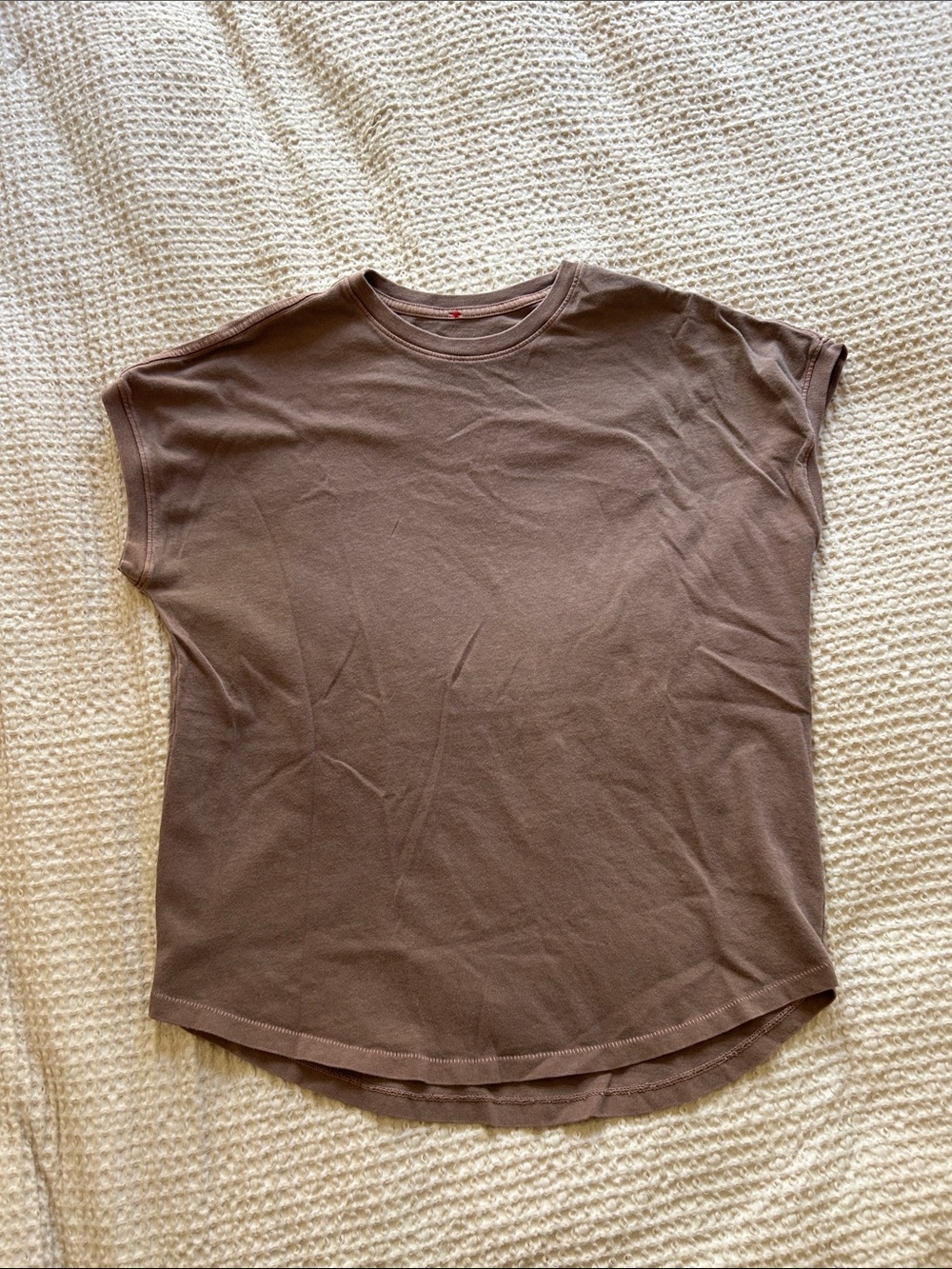 ✨ Le bon shoppe ease tee sz M